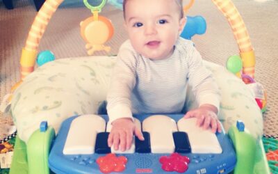 {Mama Moment} Pianist in the Making